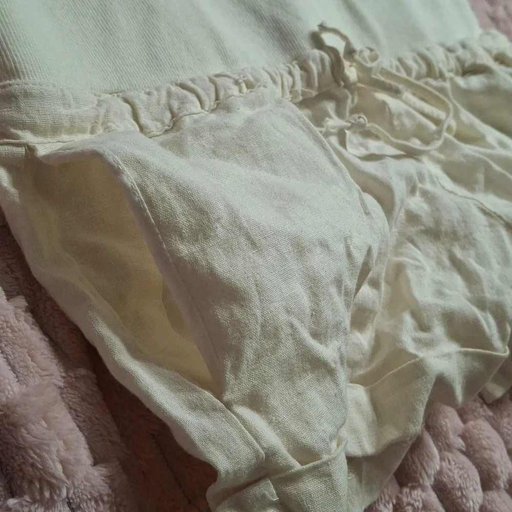 Forever 21- Soft Cream Shorts/ W Sz Small
